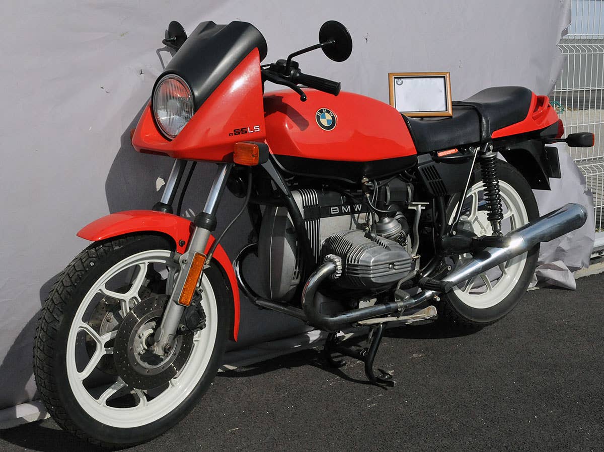 bmw-motorcycle-auction-3-art.jpg