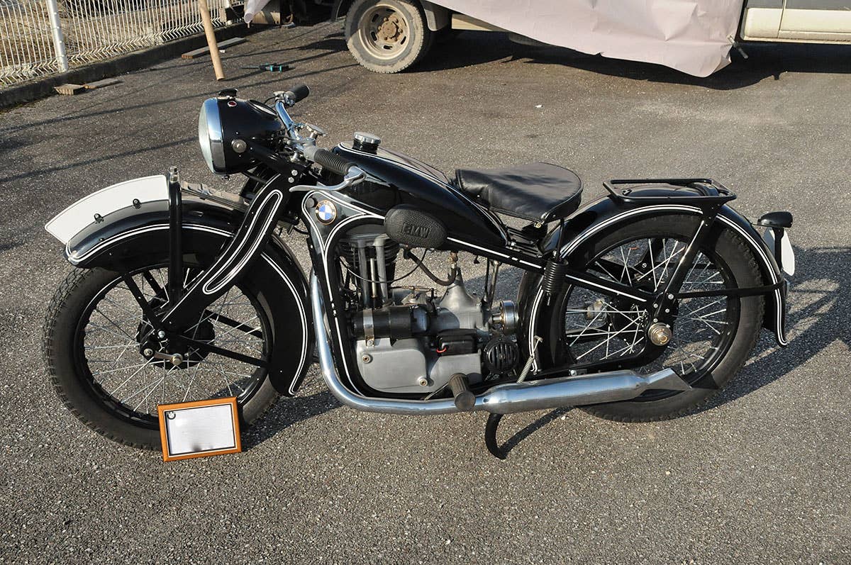 bmw-motorcycle-auction-4-art.jpg