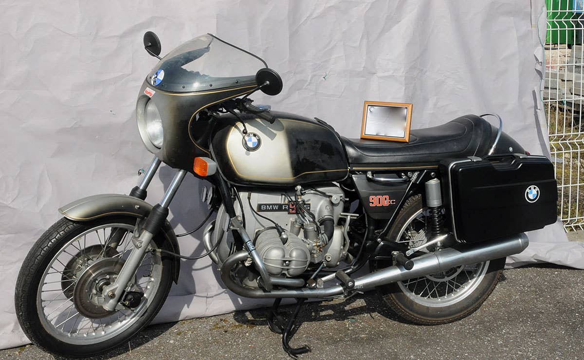 bmw-motorcycle-auction-6-art.jpg