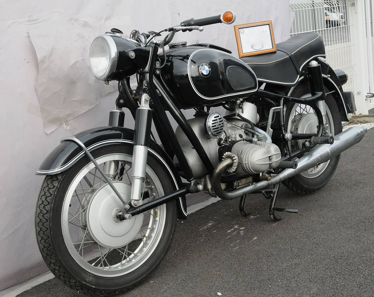 bmw-motorcycle-auction-7-art.jpg