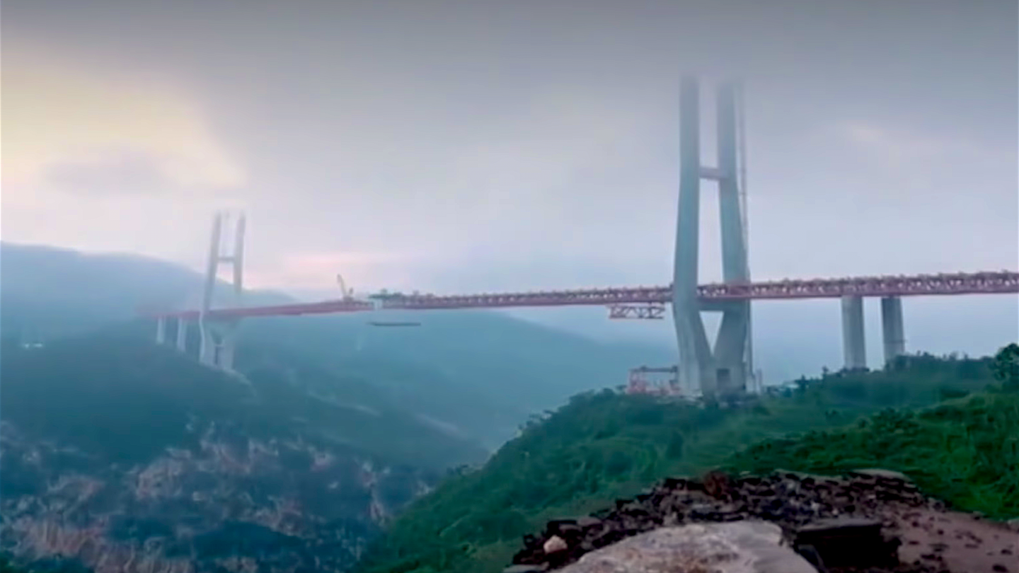 &#8220;World&#8217;s Highest Bridge&#8221; Opens in China Over 1,850-Foot Gorge