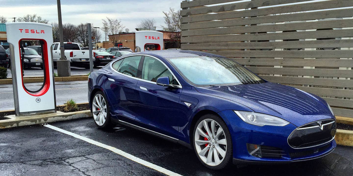 Tesla Model S P90D Ludicrous Proves Tesla Is the New Apple