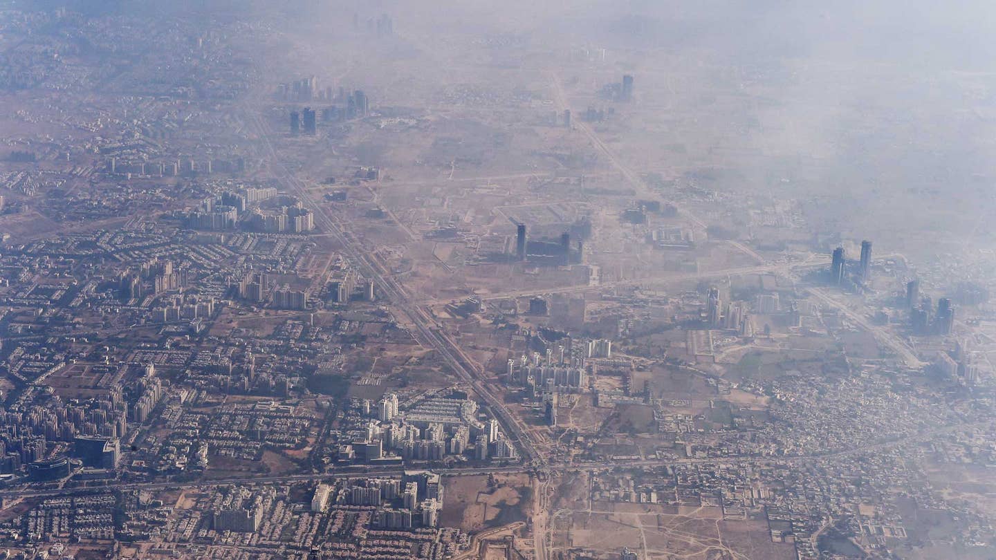 Delhi’s Smog Apocalypse Forces Cars Off Roads