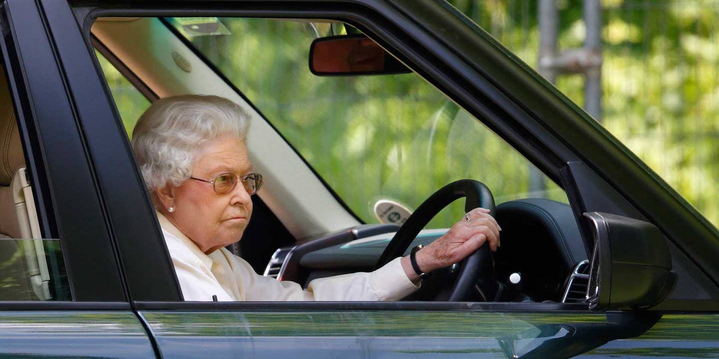 Please, Watch How Queen Elizabeth Rolls