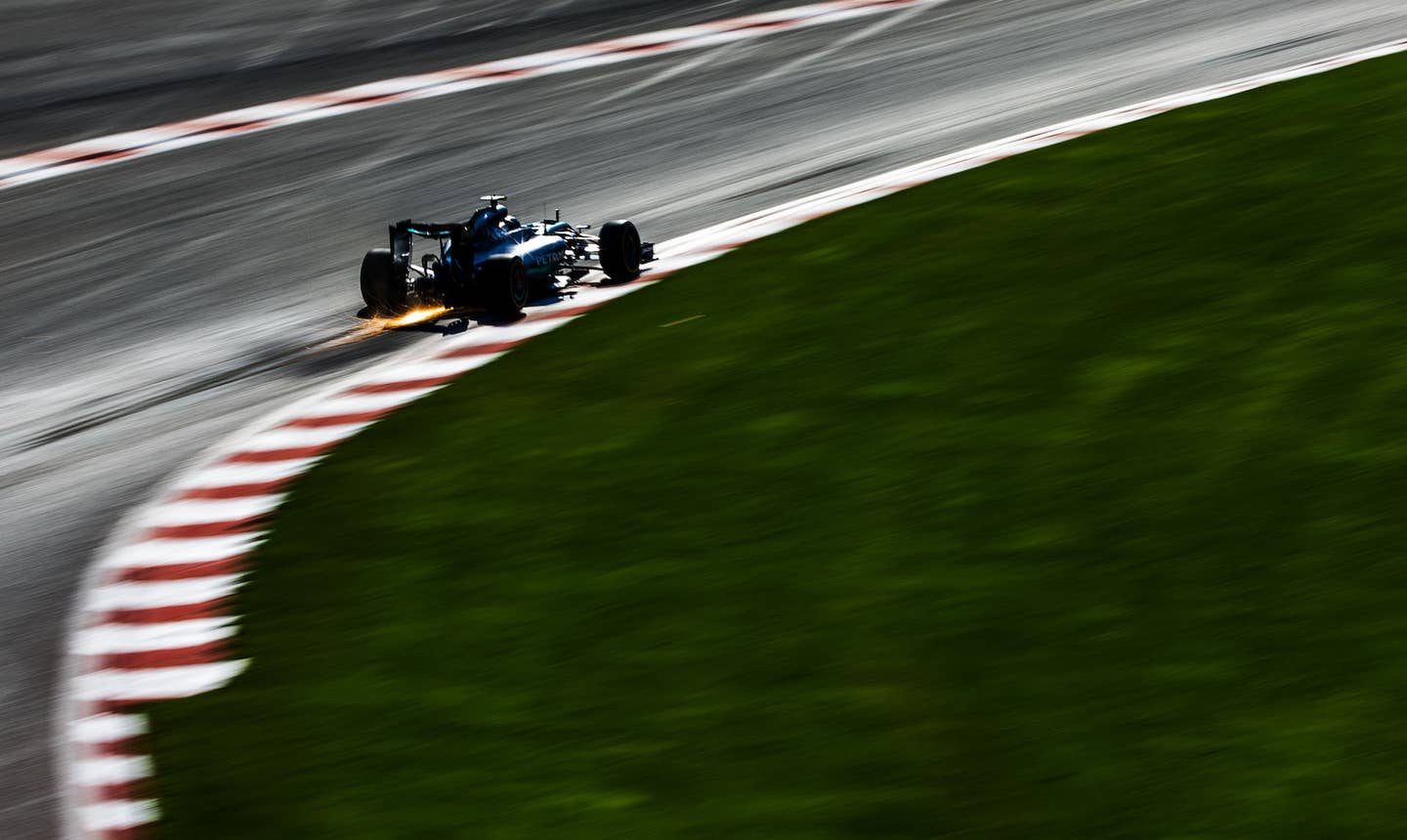 Rosberg Bounces Back, Dominates F1 Belgian Grand Prix