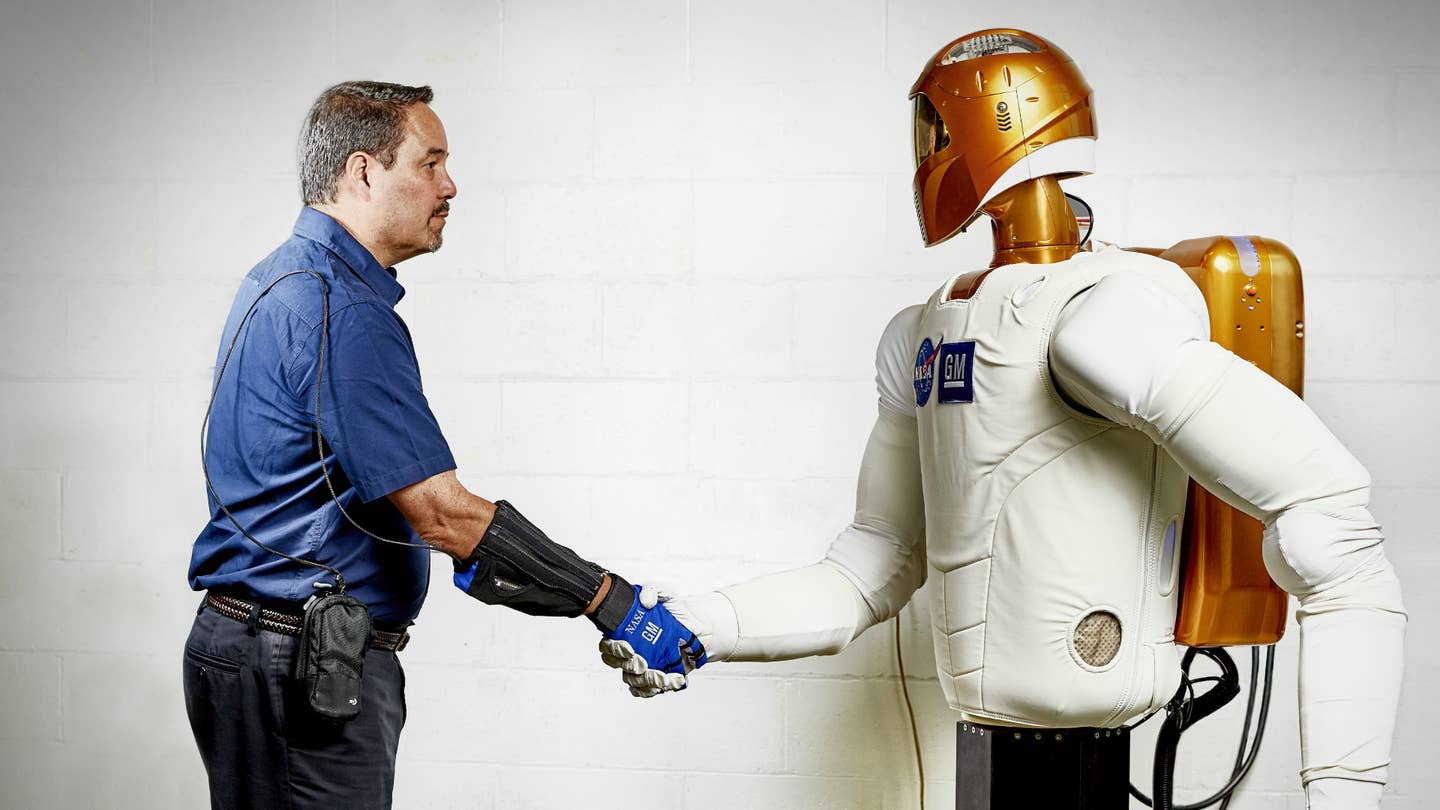 GM and NASA Built a Robotic Glove and it’s the Coolest