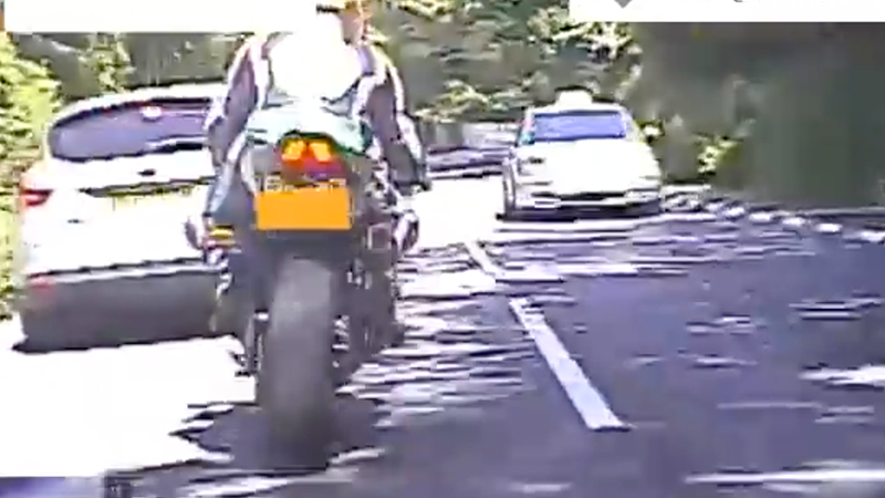 Watch This Isle of Man Bike Cop Slice Up Traffic to Catch a Speeding Motorcycle