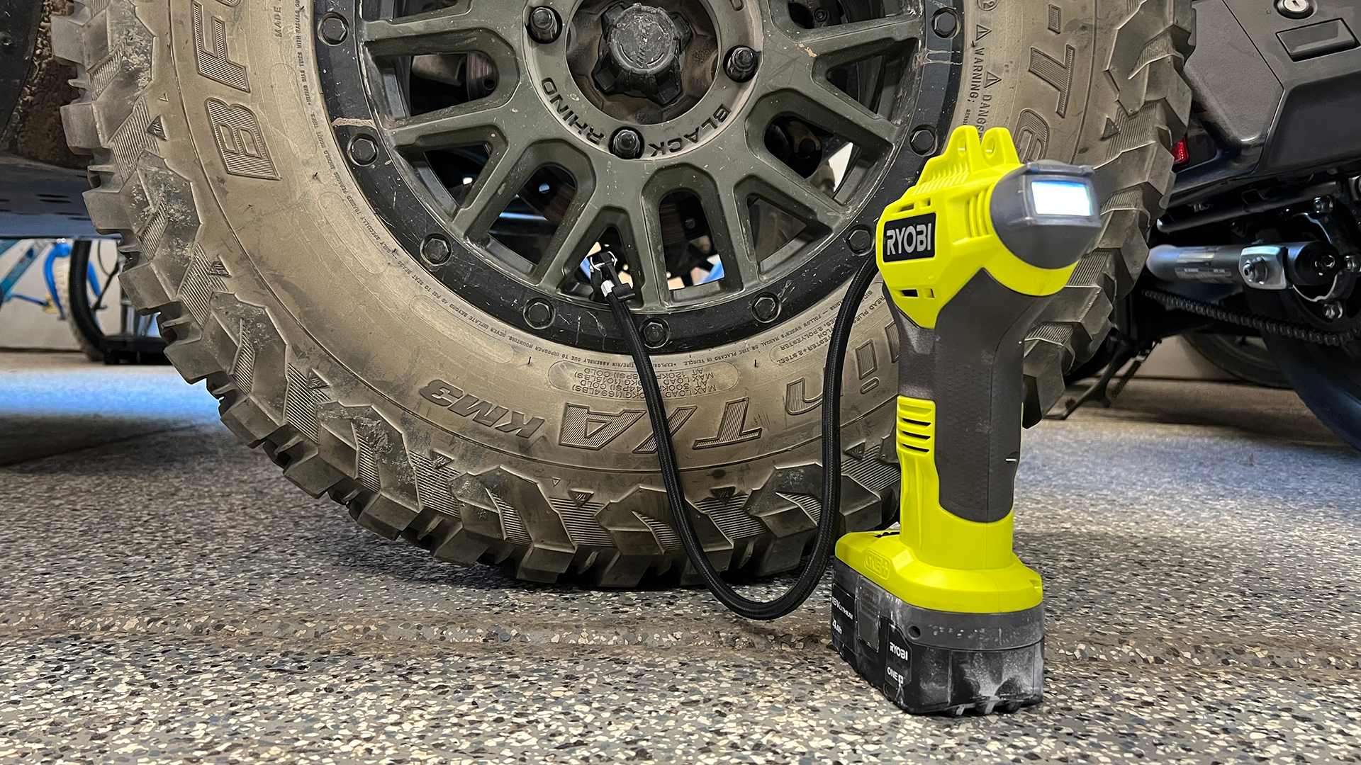 6 Reasons to Buy a Portable Tyre Inflator or Air Pump