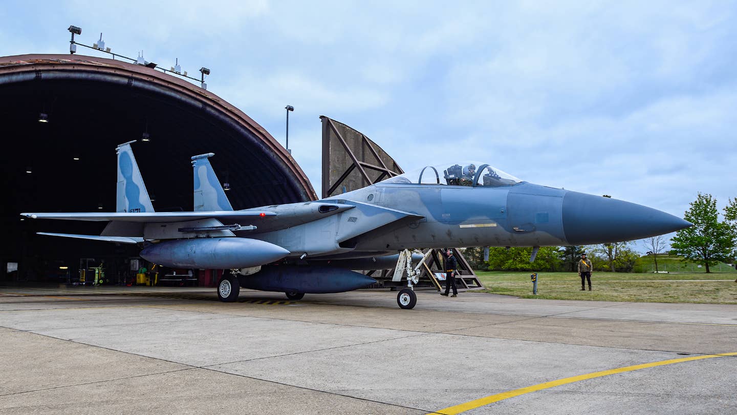 Lt Col Todd Pearson taxies out at RAF Lakenheath for the final departure on April 27. Credit: Jamie Hunter<br><br>