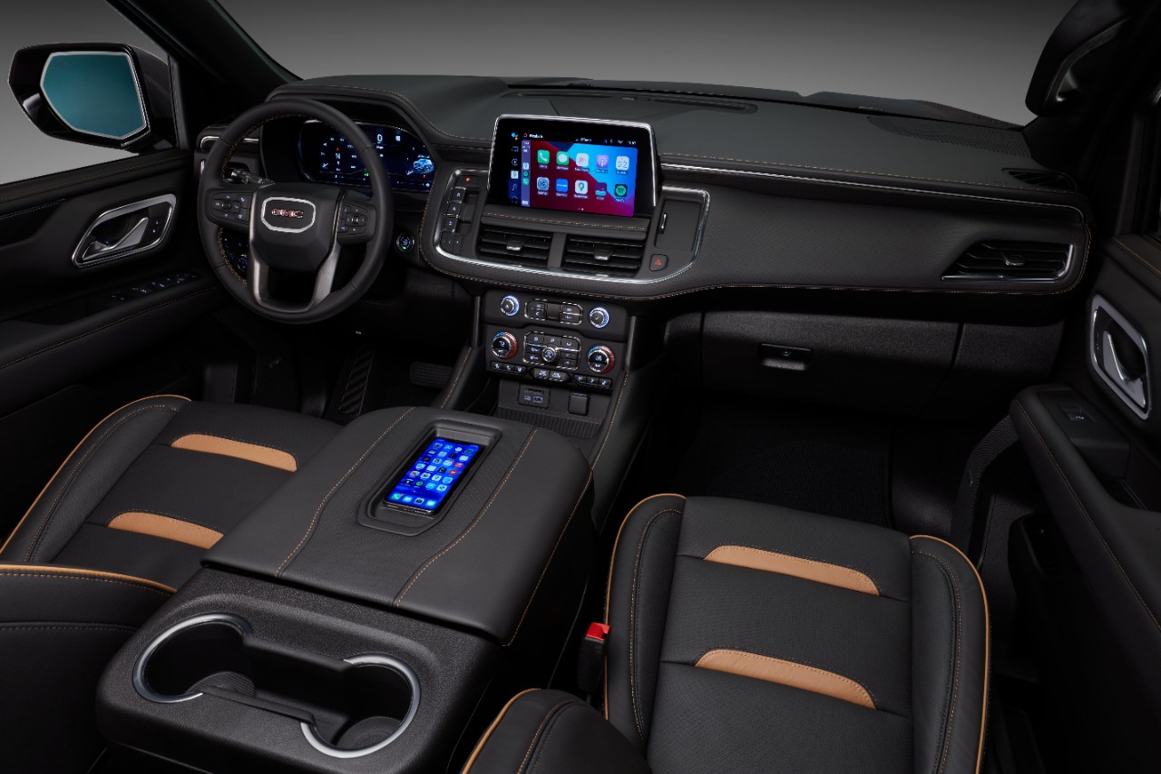 GM confirms plans to phase out Apple CarPlay in EVs, with Google's help -  Autoblog