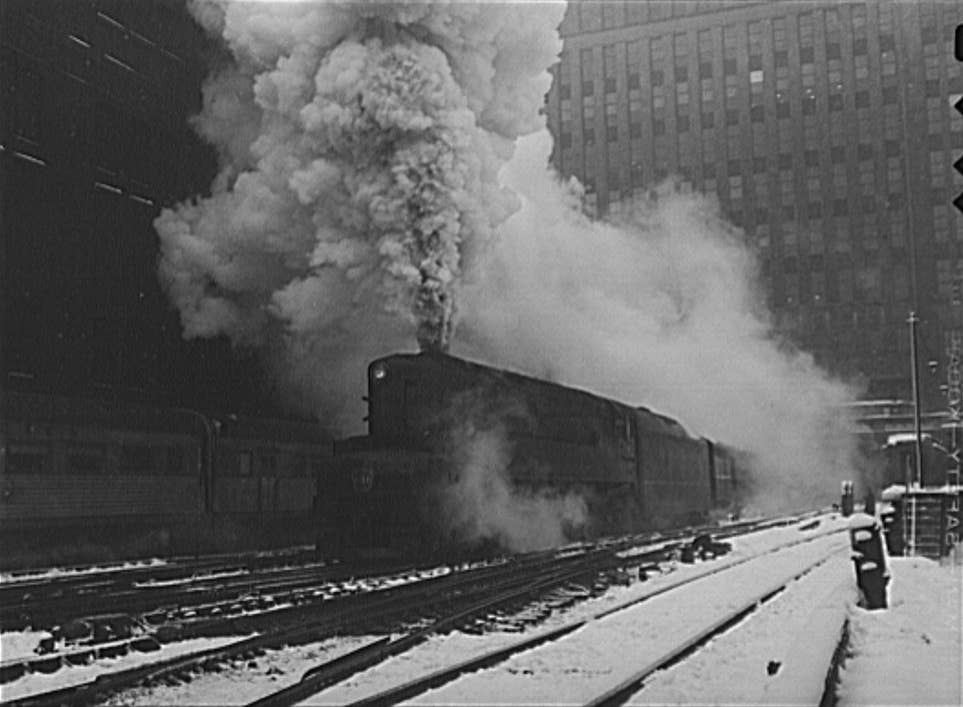 PRR T1 prototype departing Chicago in February 1943. <a href="http://loc.gov/pictures/resource/fsa.8d13137/" target="_blank" rel="noreferrer noopener"><em>Library of Congress</em></a>