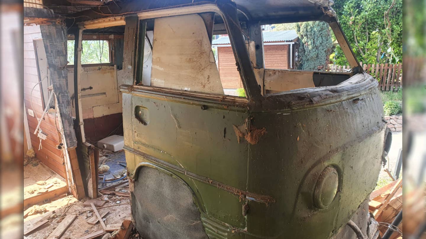 Family Finds Home’s Bathroom Was Made From an Old Ford Transit Van