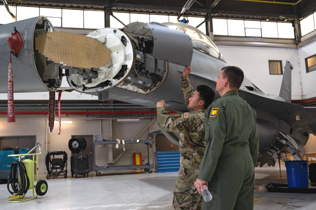 Air National Guard Director Lt. Gen. Loh, at right, receives a briefing on the existing AN/APG-68 radar that is still fitted to many Air Force F-16C fighter jets at the event on June 9. <em>ANG / Staff Sgt. Sarah M. McClanahan</em>