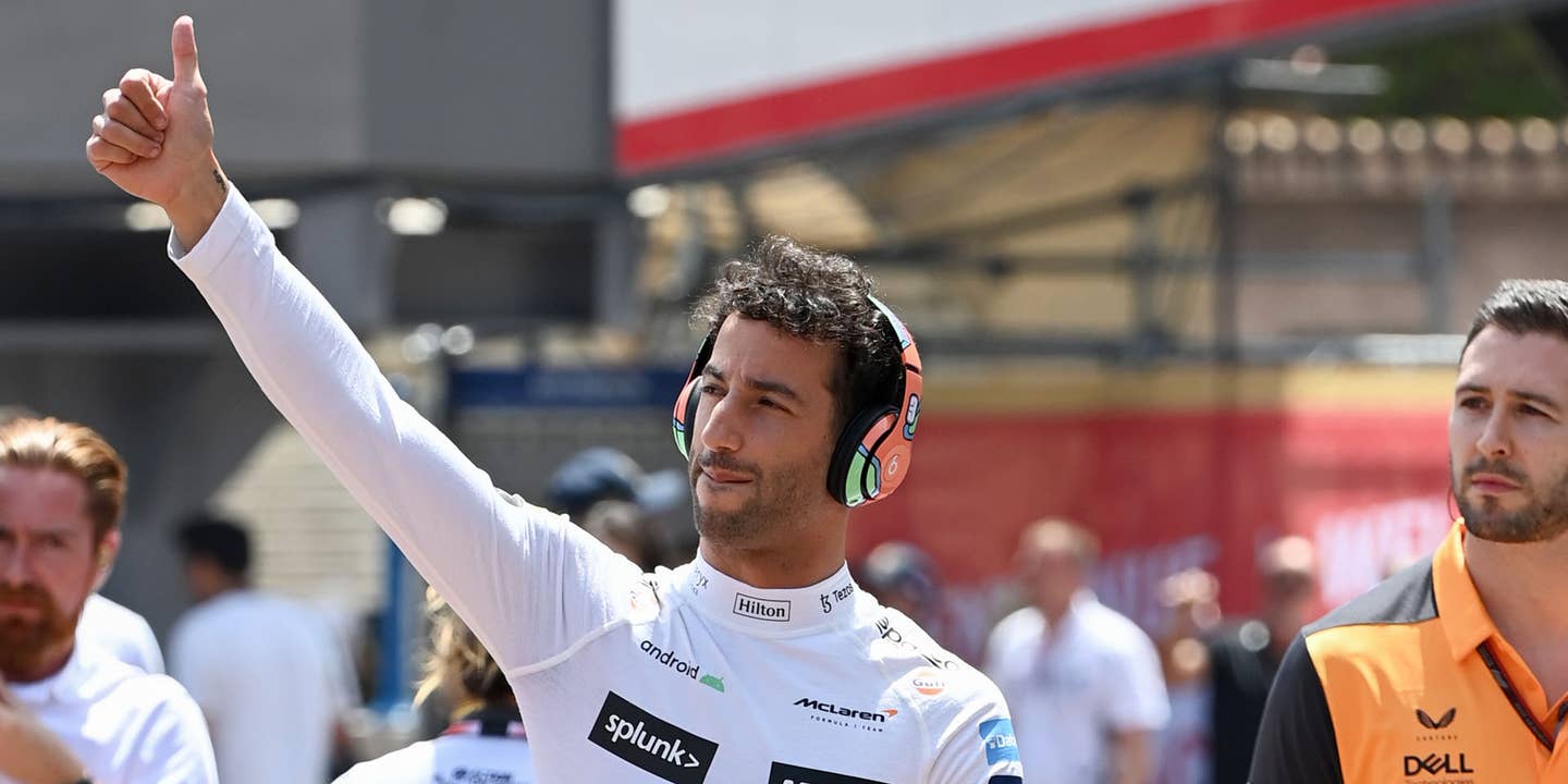 Daniel Ricciardo giving a thumbs up at the 2022 Monaco Grand Prix