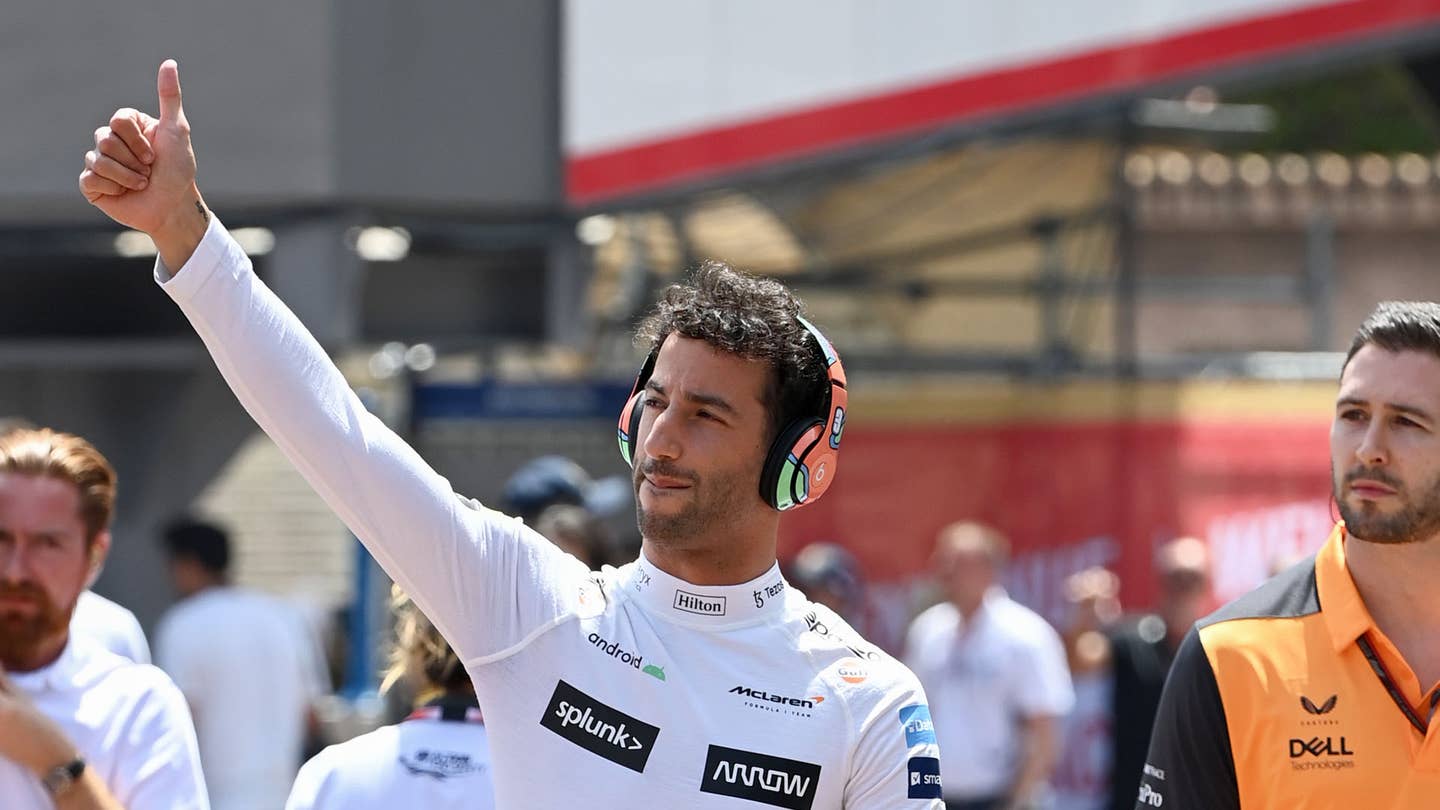 Daniel Ricciardo giving a thumbs up at the 2022 Monaco Grand Prix