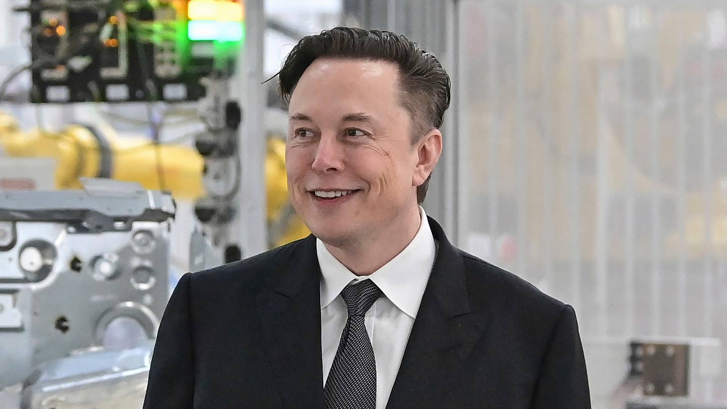 Elon Musk Ends a Whirlwind Week Hinting Big Layoffs at Tesla