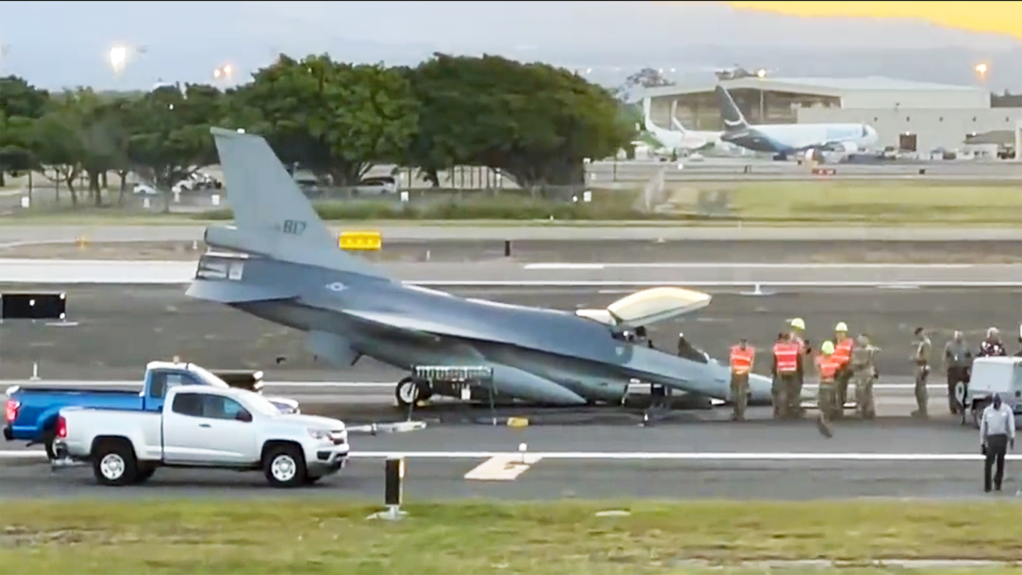 Taiwanese F-16 crash lands in Hawaii