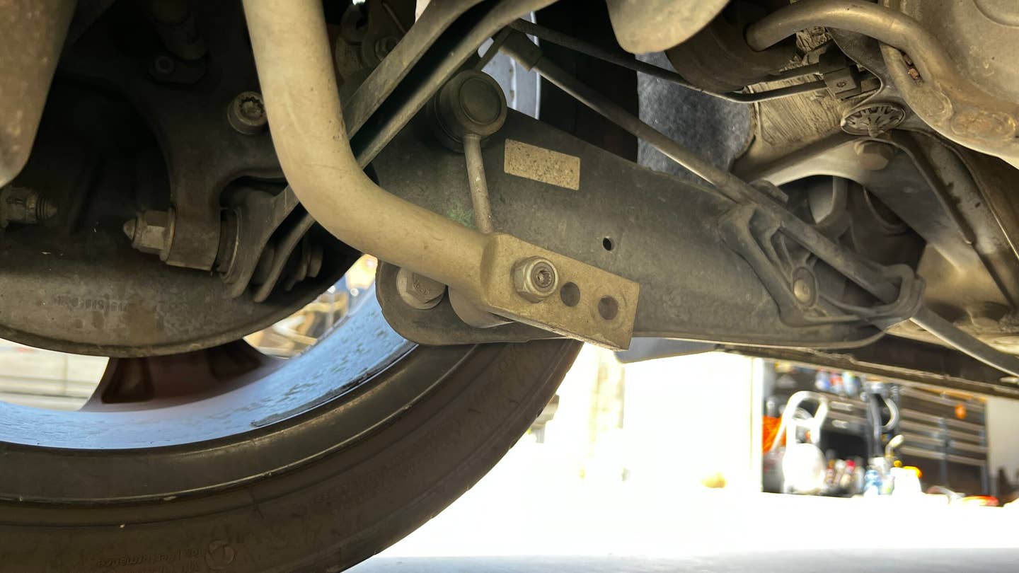 A detailed image of a rear suspension. In the middle of the frame is a sway bar mounting point with three positions for adjustment.
