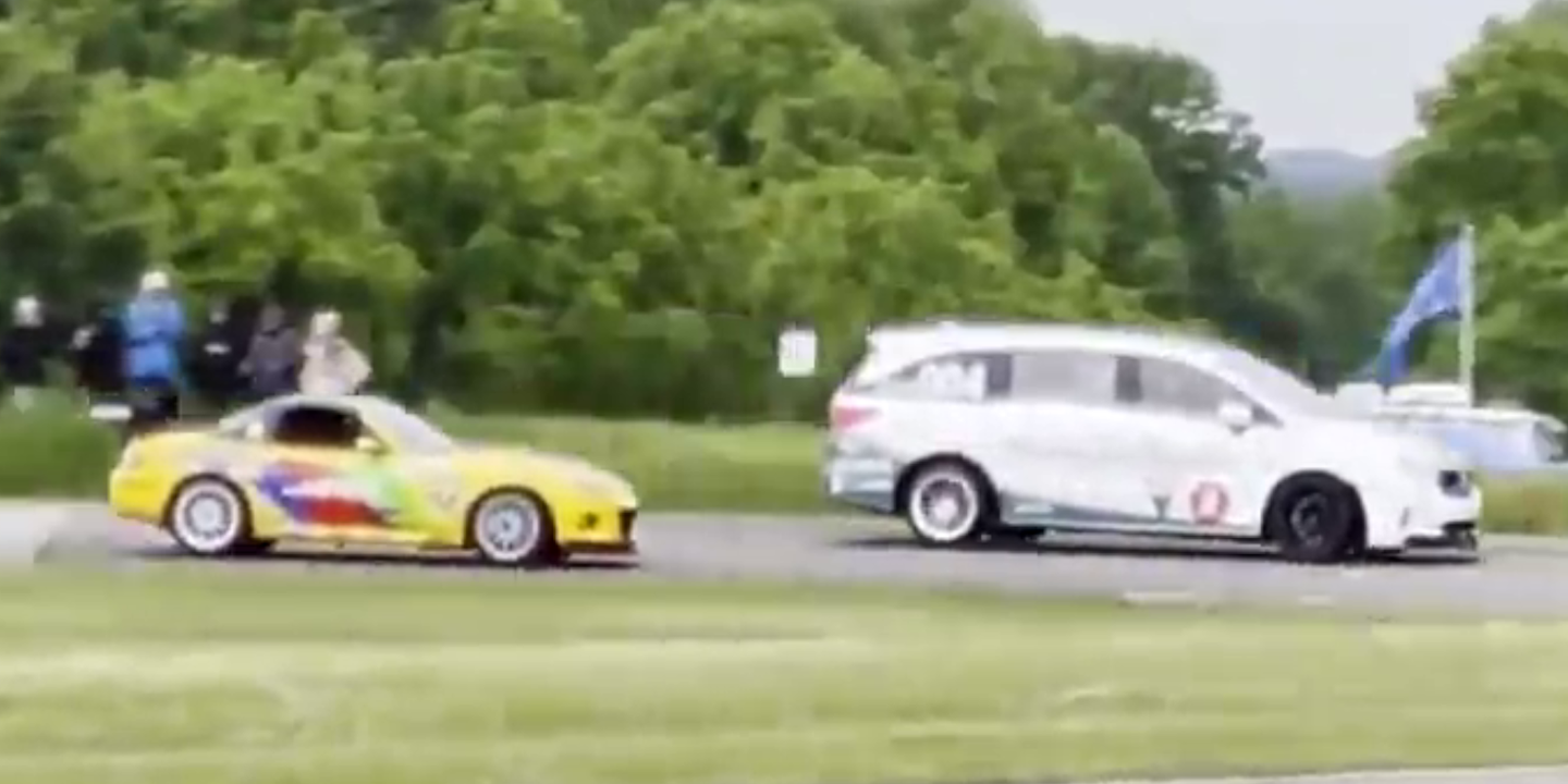 Watch This Honda Odyssey Minivan Rip Past a Miata on Track