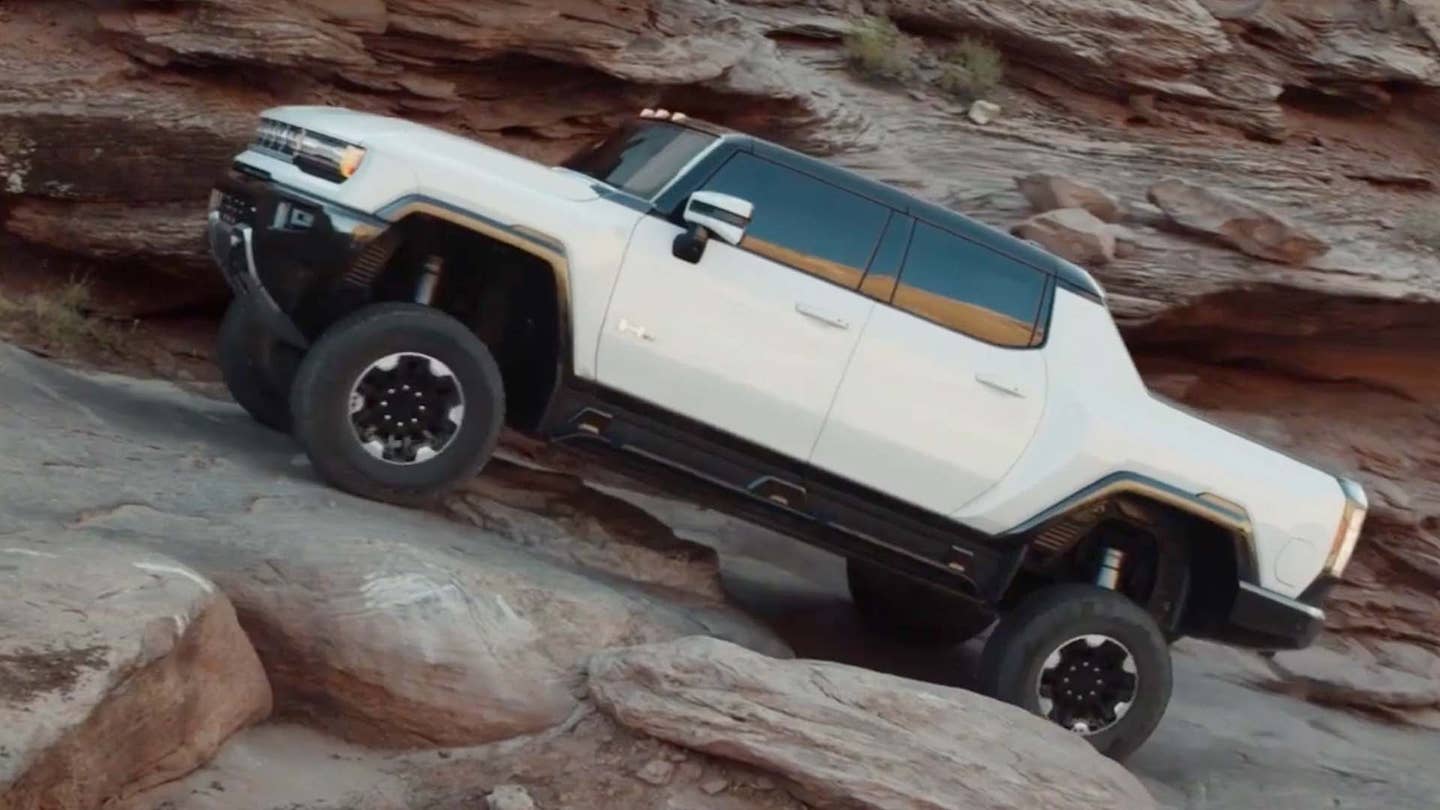 GMC Hummer EV Gets 15.9 Inches of Ground Clearance Via Software Update