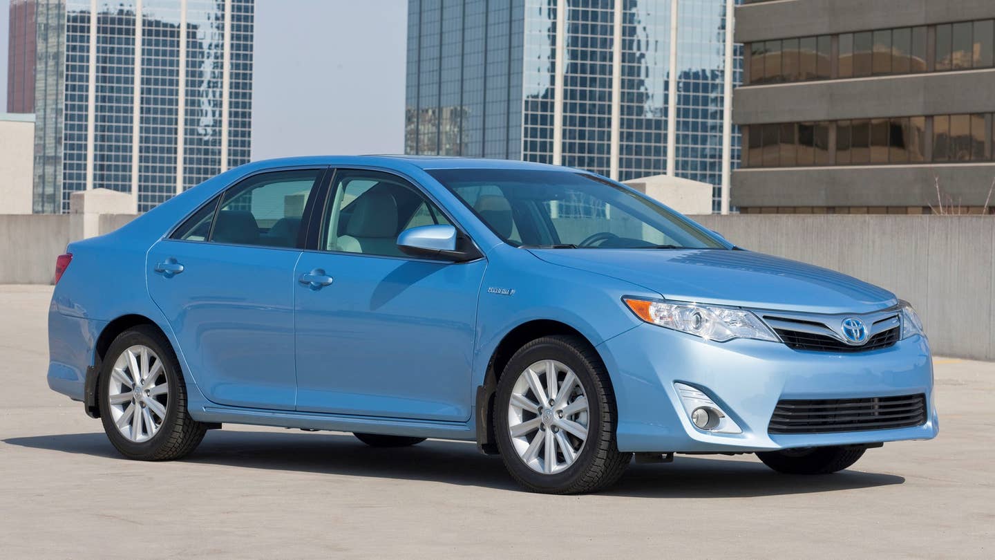 2012 Toyota Camry Hybrid front 3/4
