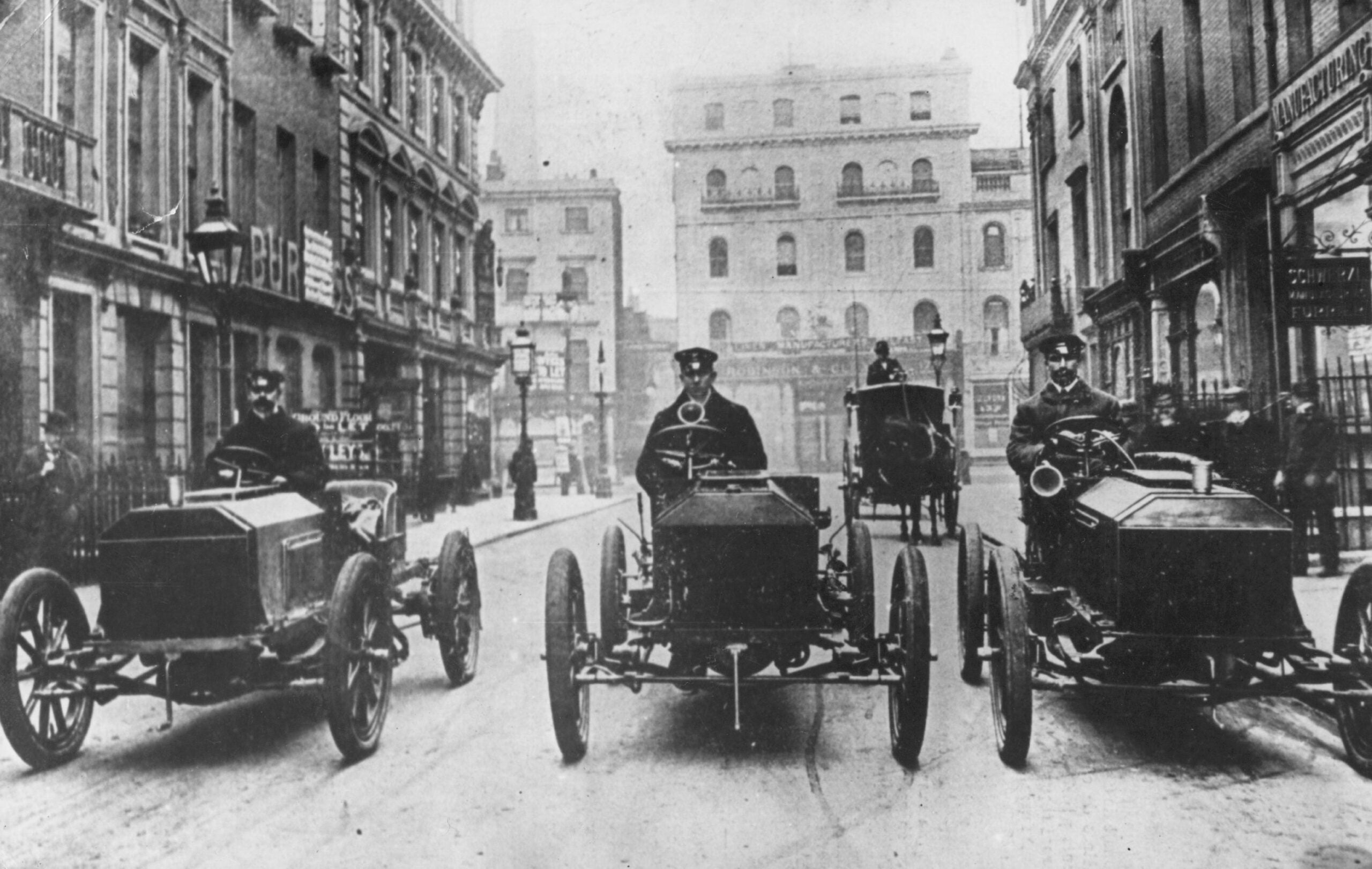 1903:  The Napier team for the Gordon Bennett motor car race of 1903 (left to right) Stock, Farrott and Edge.  (Photo by Hulton Archive/Getty Images)
