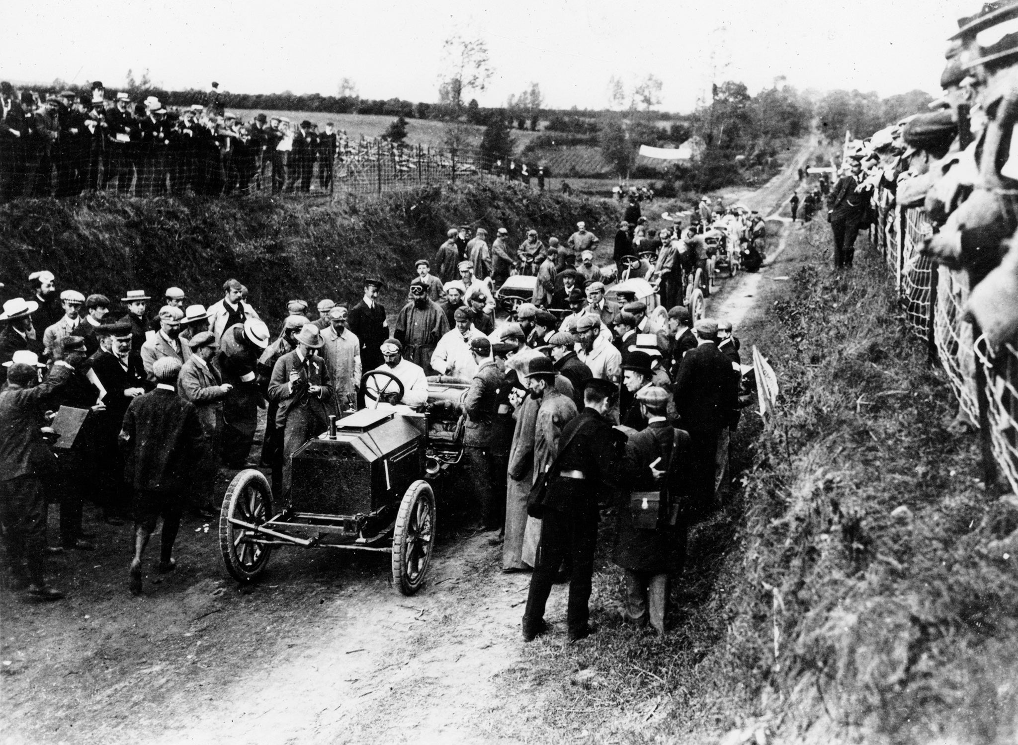 Selwyn Francis Edge in a Napier, 1903 Gordon Bennett race. The Gordon Bennett Races were organised by James Gordon Bennett, proprietor of the New York Herald newspaper to help promote the motor industry. The first race was held between Paris and Lyon in 1900, but in 1903 the race was staged on a circuit for the first time, at Athy in Ireland. The Gordon Bennett Races are regarded as the birth of the idea of Grand Prix motor racing. Selwyn Francis Edge was disqualified from the 1903 race for receiving a push start, having won the previous year's event. (Photo by National Motor Museum/Heritage Images/Getty Images)