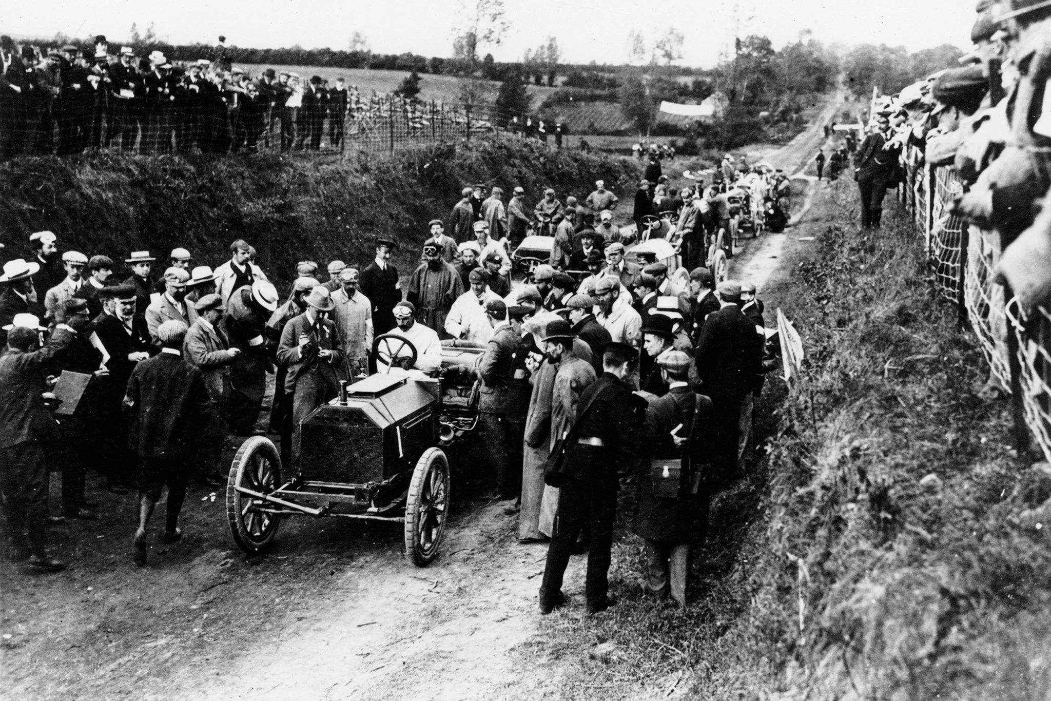 Selwyn Francis Edge in a Napier, 1903 Gordon Bennett race. The Gordon Bennett Races were organised by James Gordon Bennett, proprietor of the New York Herald newspaper to help promote the motor industry. The first race was held between Paris and Lyon in 1900, but in 1903 the race was staged on a circuit for the first time, at Athy in Ireland. The Gordon Bennett Races are regarded as the birth of the idea of Grand Prix motor racing. Selwyn Francis Edge was disqualified from the 1903 race for receiving a push start, having won the previous year's event. (Photo by National Motor Museum/Heritage Images/Getty Images)