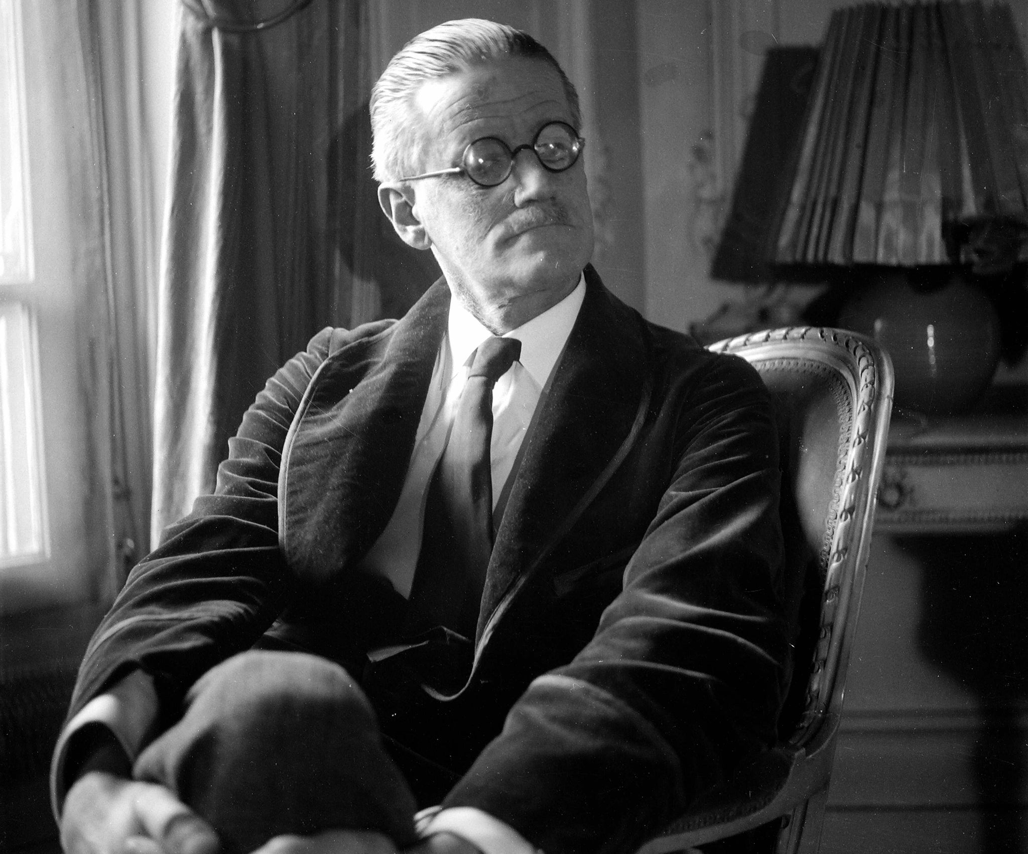 UNSPECIFIED - 1930:  James Joyce (1882-1941), Irish writer. LIP-5258-016  (Photo by Roger Viollet via Getty Images/Roger Viollet via Getty Images)