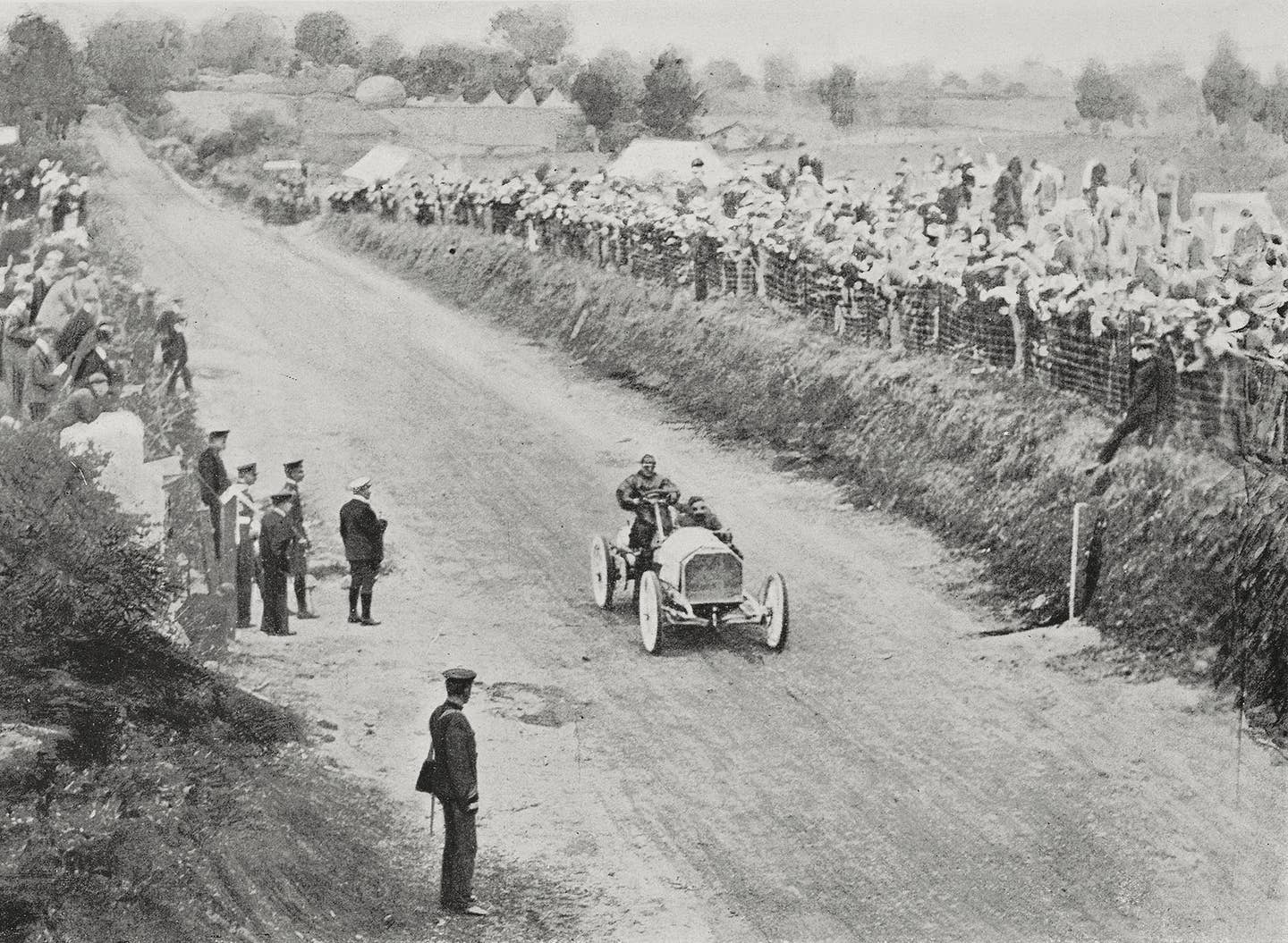 Camille Jenatzy driving a Mercedes in the 1903 Gordon Bennett Cup. (<em>Getty Images</em>)