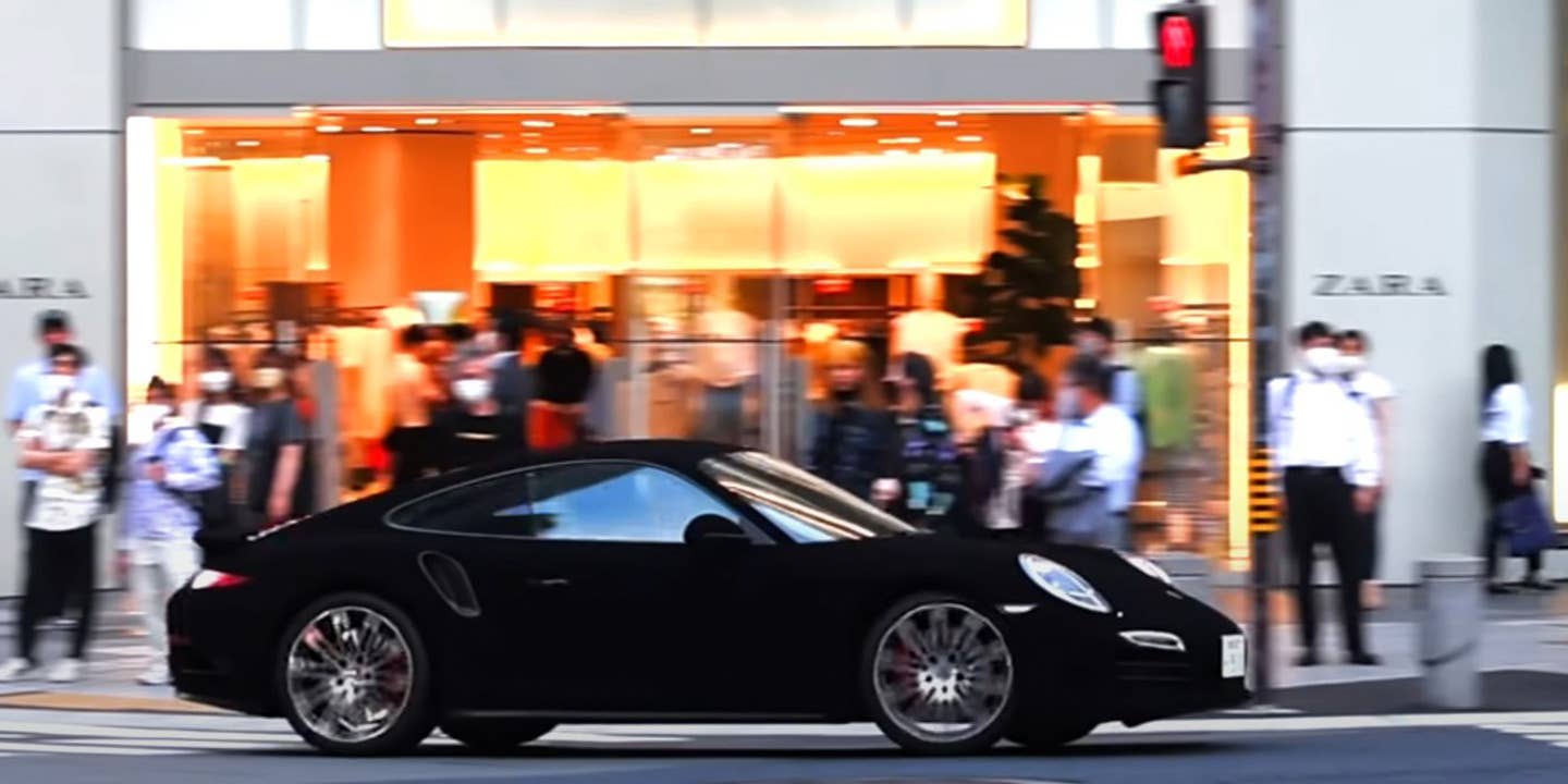 This Custom-Painted Porsche 911 is a Rolling Black Hole for Light