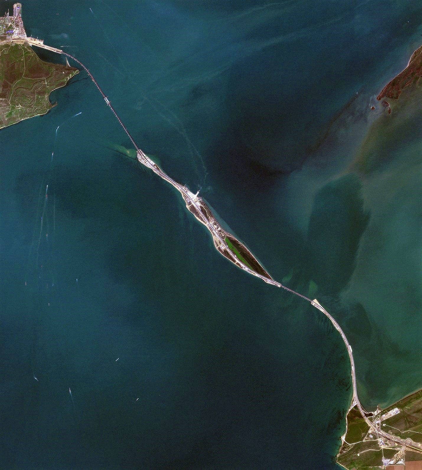 Aerial imagery of the Kerch Strait Bridge prior to its second span being installed. <em>Wikimedia Commons</em>