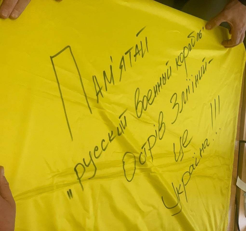 The flag Ukraine planted on Snake Island contained a message to Moscow. Via Telegram