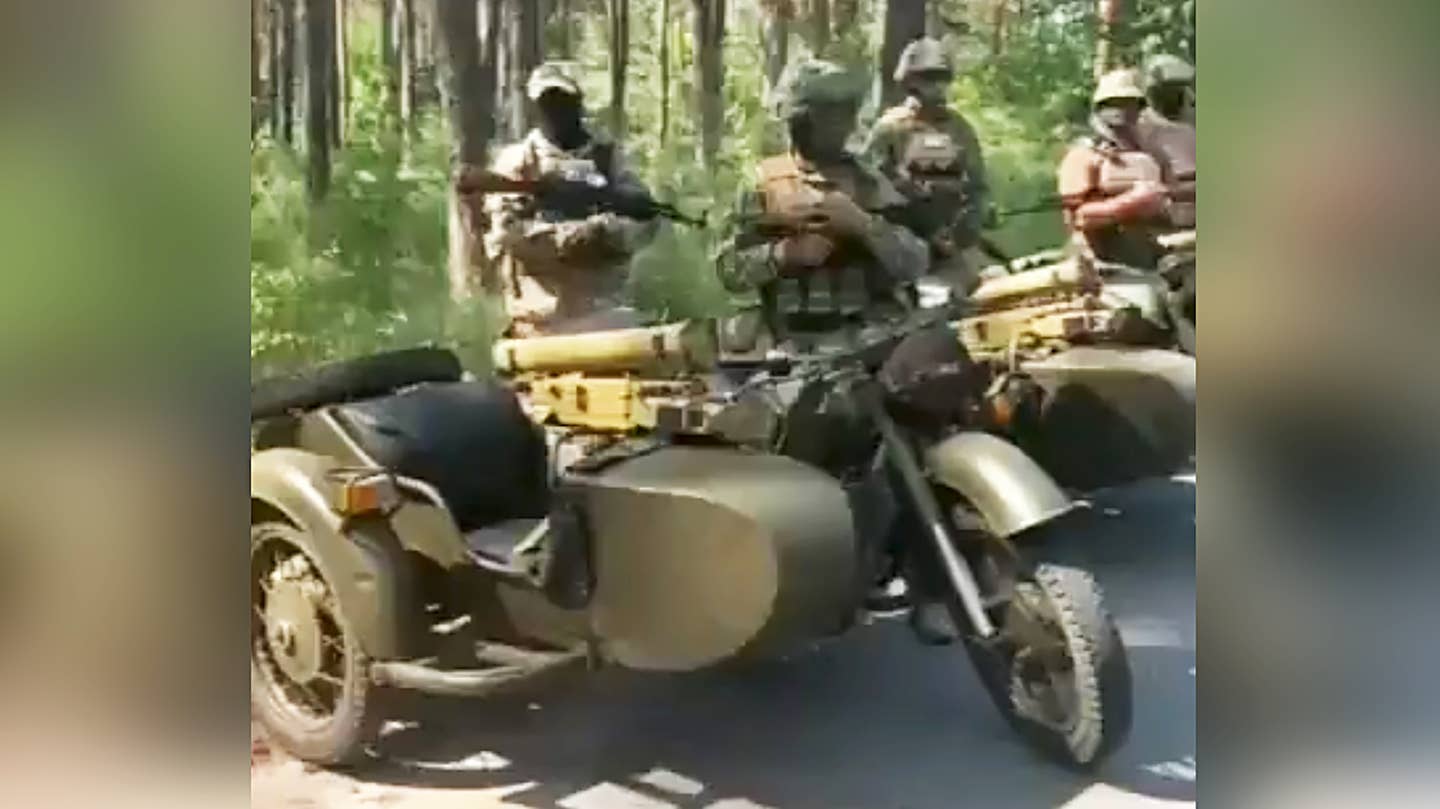 Ukrainian Missile Teams Are Using Old School Motorcycles With Sidecars