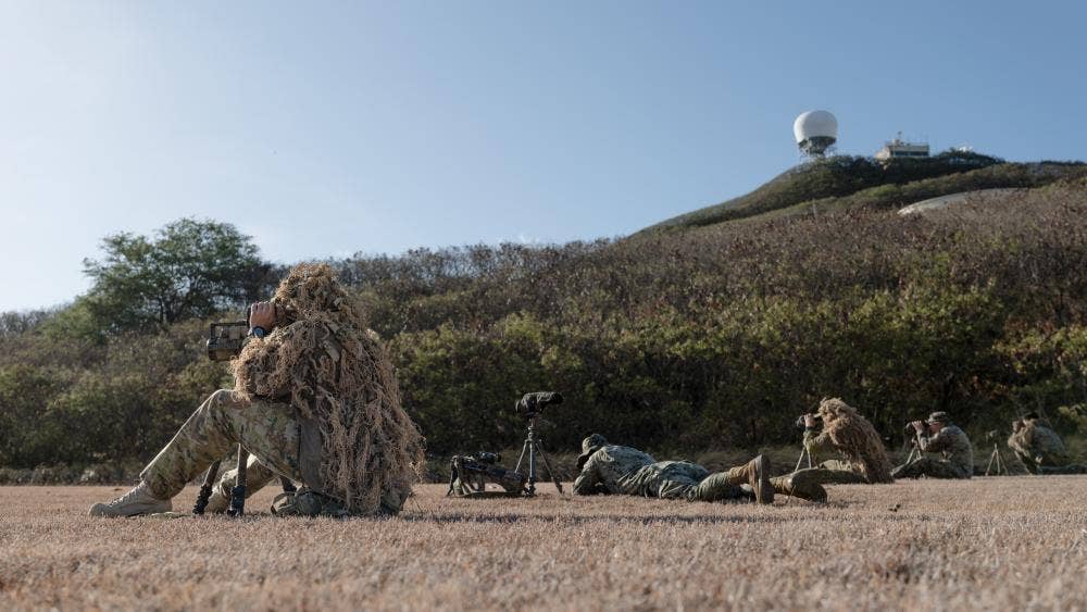 Troops from Indonesia, Austrailia and India conduct sniper training with U.S. Marines during RIMPAC 2022. (U.S. Navy photo)