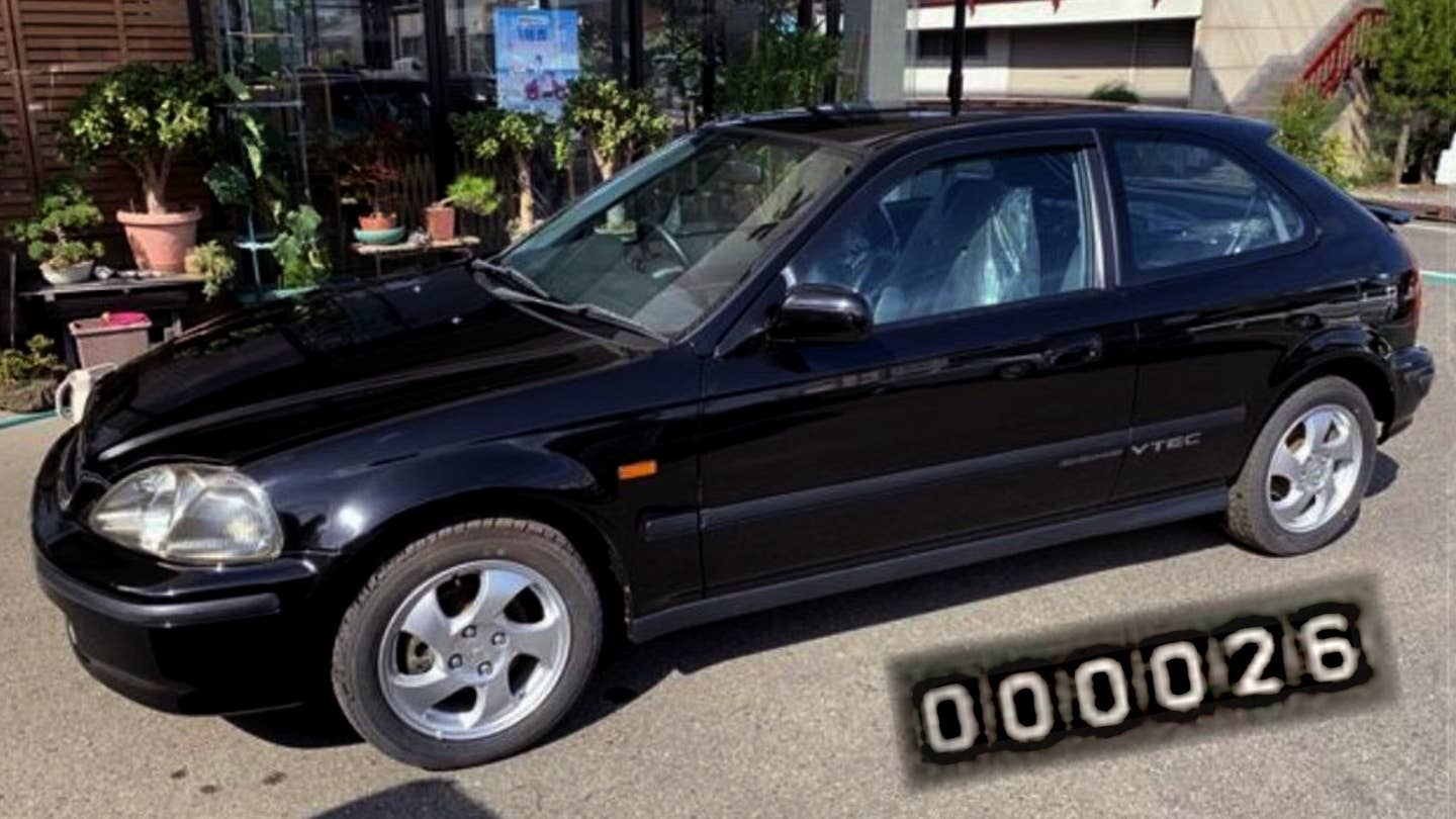 Someone Found a Time Capsule 1996 Honda Civic SiR With Just 16 Miles on the Clock