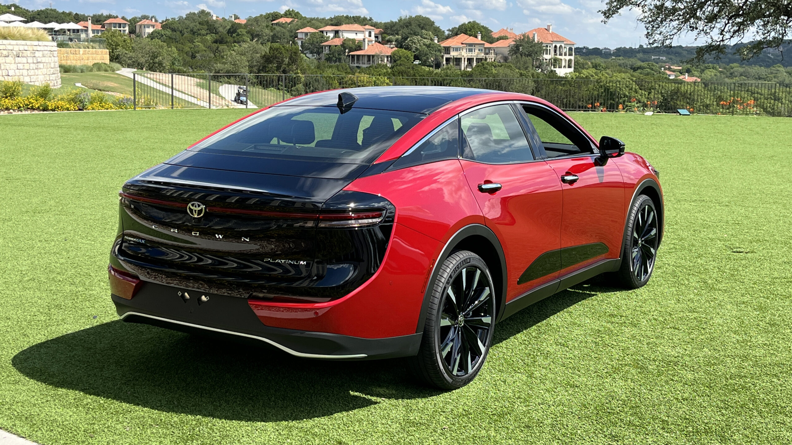 Toyota crown 2023 кроссовер