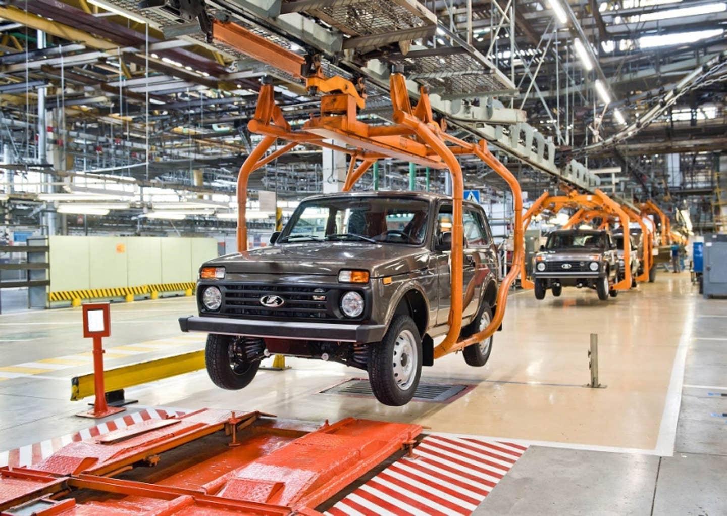 Russia’s Lada Niva Resumes Production After Sanctions With Even Less Tech Than Before