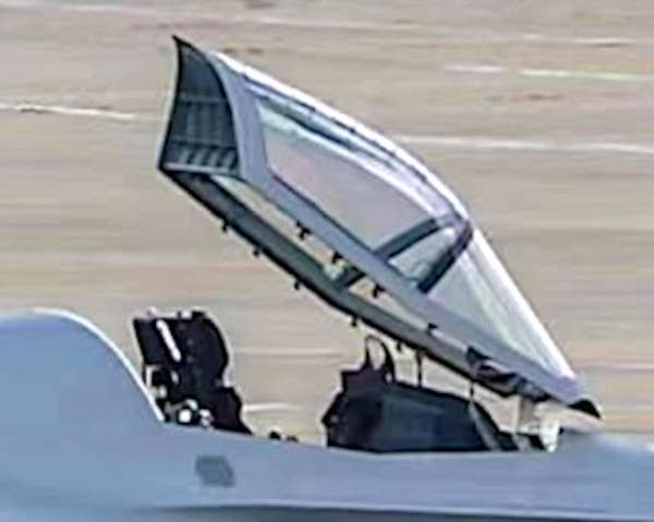 The J-35's front-opening canopy. <em>Chinese internet</em>
