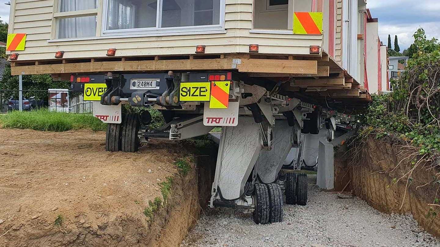 Check Out the Crazy Suspension on These Heavy-Duty House-Moving Trailers