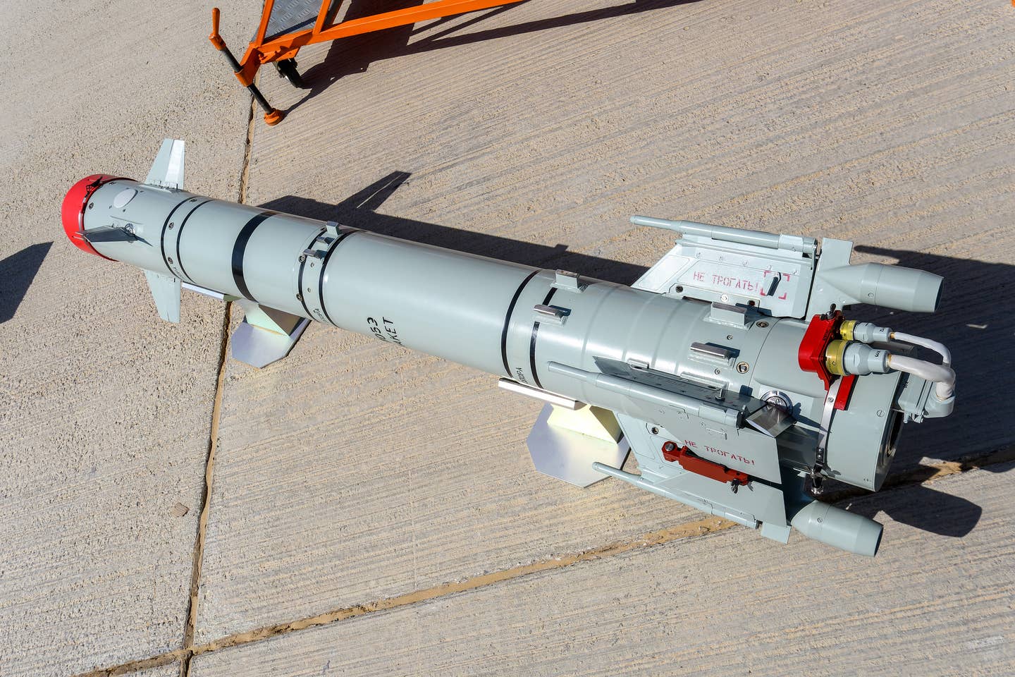 An LMUR missile with its wings folded for transport.&nbsp;<em>Piotr Butowski</em><br>