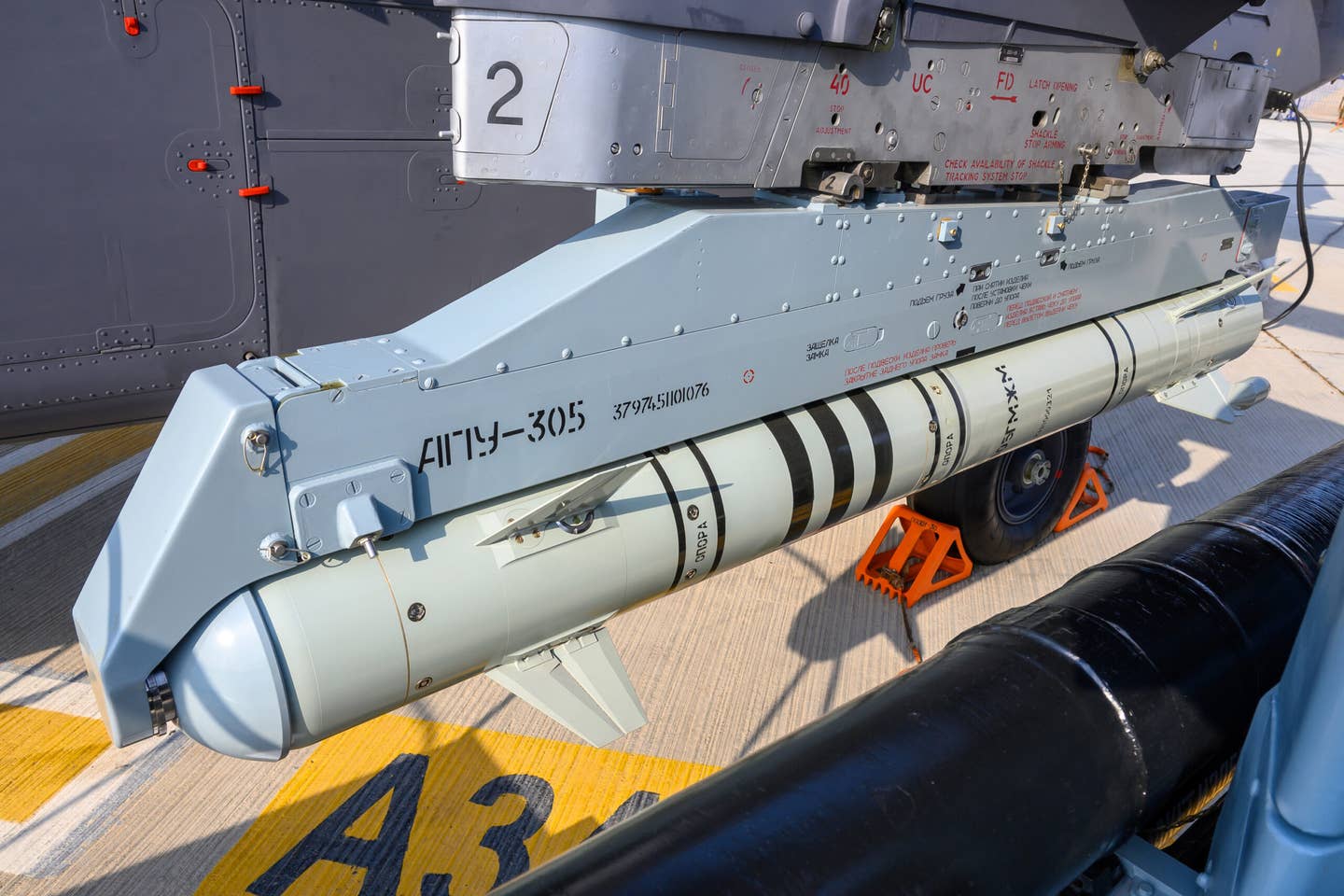 LMUR izdeliye 305-UL practice missile on APU-305 rail under the stub wing of a Ka-52. <em>Piotr Butowski</em>