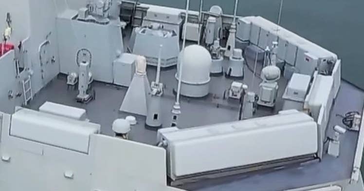 This array of boxy antennas mounted above <em>Nanchang</em>'s bridge, a feature on all Type 055 destroyers, are something of a mystery. <em>Chinese internet</em>