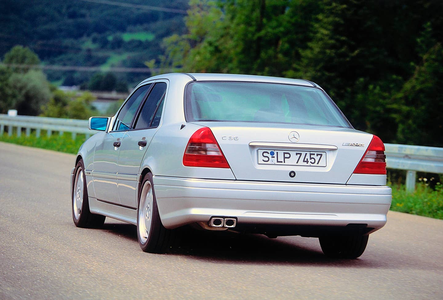 Mercedes-Benz C 36 AMG from model series 202, production period 1993 to 1997. Exterior, driving shot from front left. Photo from 1993.
