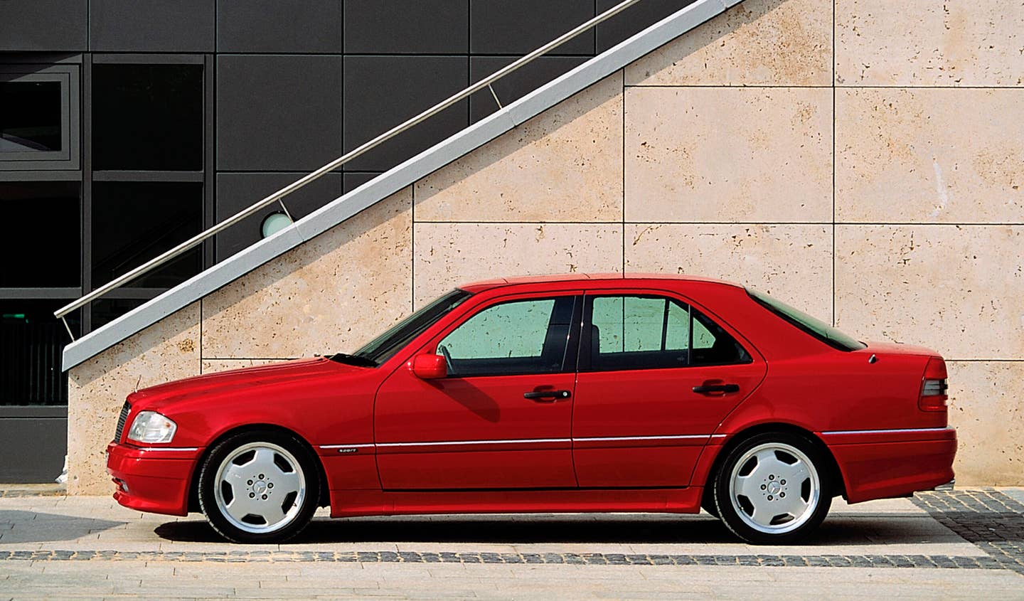 Mercedes-Benz C 36 AMG from model series 202, production period 1993 to 1997. Exterior shot of the driver's side. Photo from 1993.