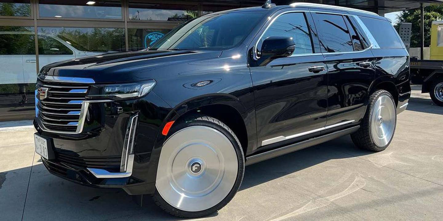 This Is What Spokeless 26-Inch Wheels Look Like on a Cadillac Escalade