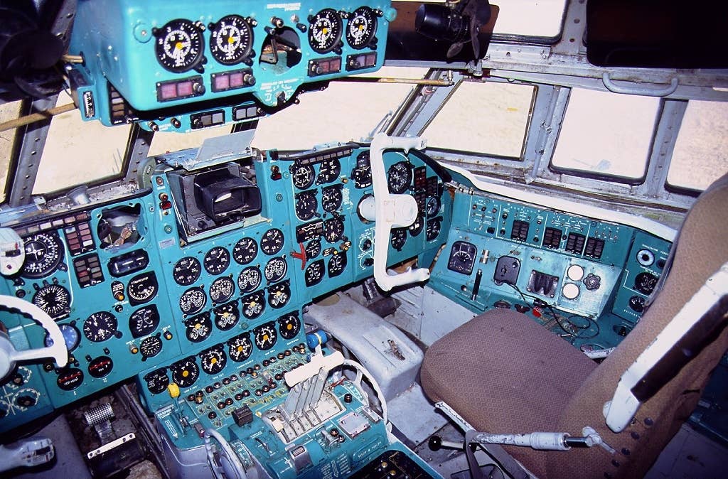 The cockpit of an Interflug Ilyushin Il-62. <em>Credit: Konstantin von Wedelstaedt/Wikimedia Commons</em>