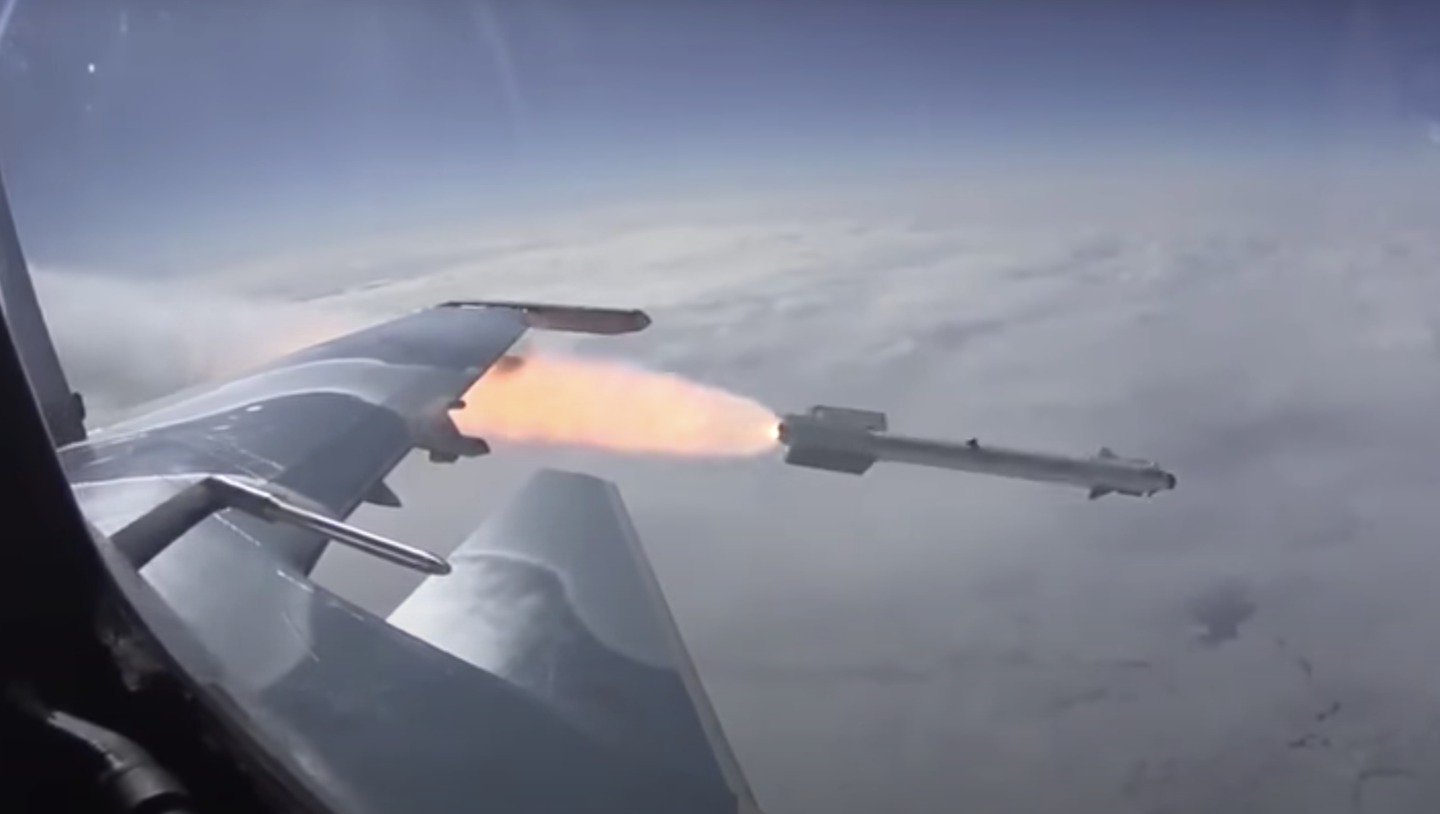 An R-73 series missile streaks off an underwing pylon, as seen from the cockpit of a Russian Su-30SM fighter.&nbsp;<em>RUSSIAN MINISTRY OF DEFENSE CAPTURE</em>