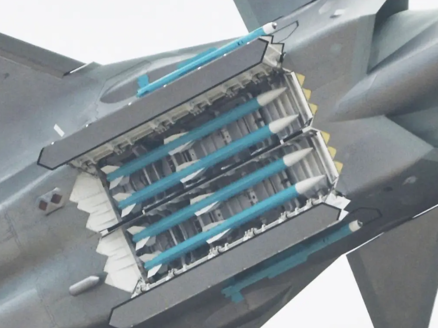 Close-up of a J-20 fighter carrying four inert PL-15 in its main ventral bays.&nbsp;<em>CHINESE INTERNET</em>