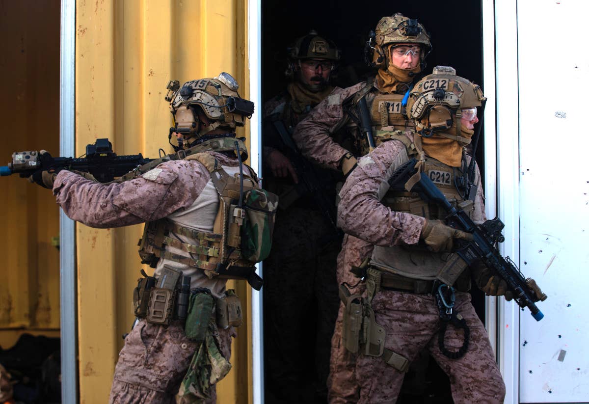 Recon Marines armed with Reconnaissance Weapon Kit-equipped M27s maneuver through a mock urban area during a training exercise. <em>USMC / Cpl. Henry Rodriguez</em>
